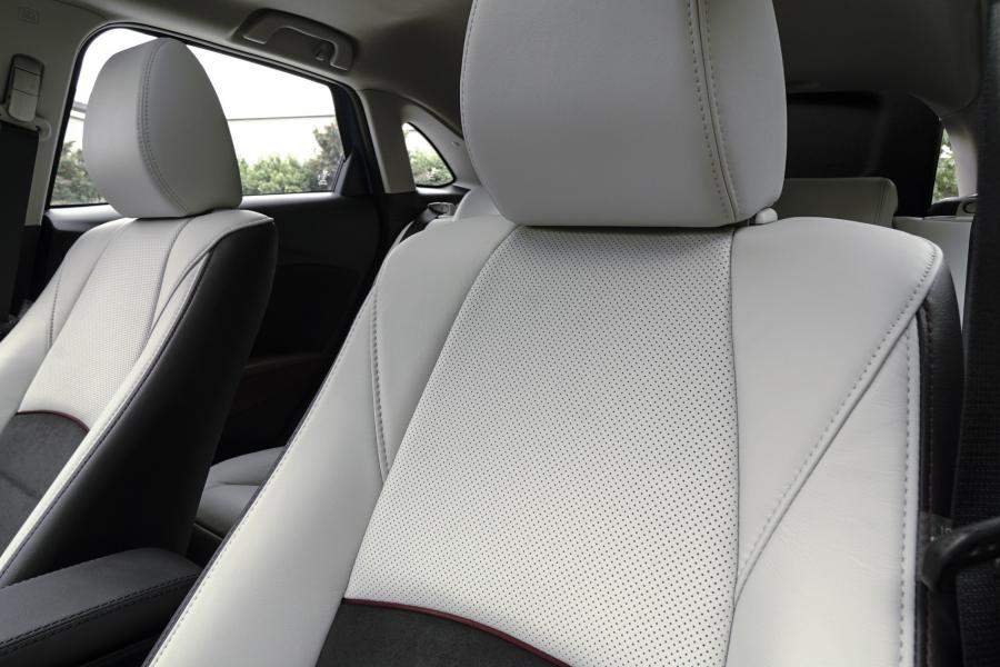Детали интерьера Mazda CX-3 2015 года  (US) (фото 5 из 22)